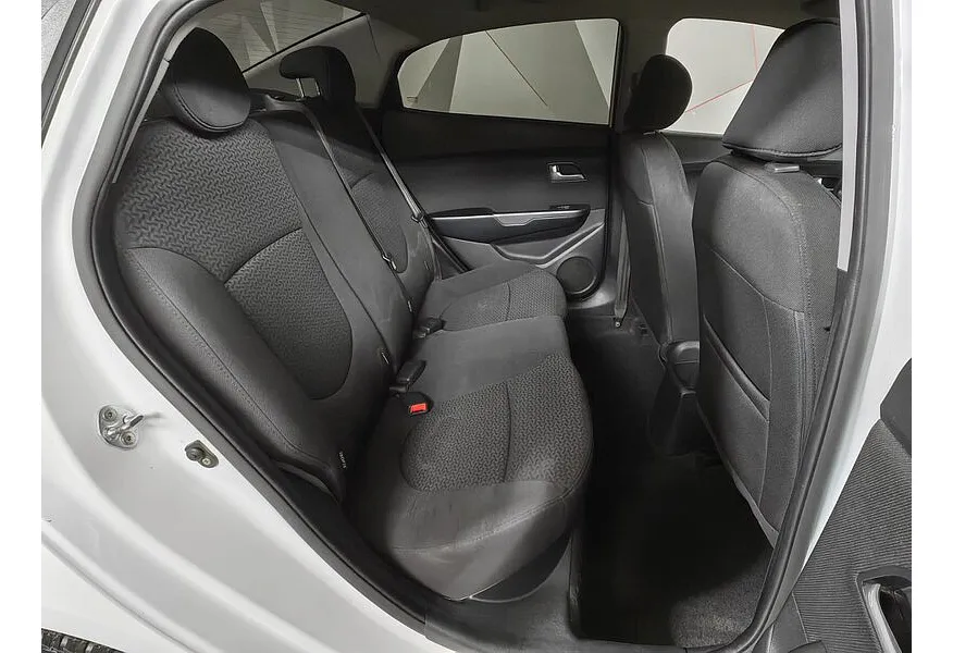 Kia Rio 1.6 MT (123 л.с.) Белый в АВИЛОН. Слайд №14