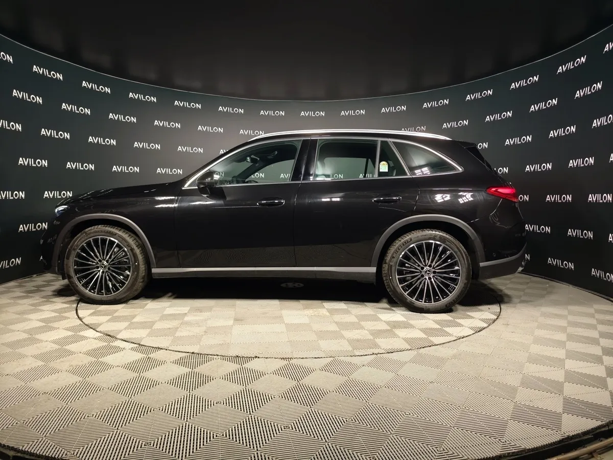 Mercedes-Benz GLC 300 4MATIC 9G-TRONIC (258 л.с.) Черный в АВИЛОН. Слайд №3