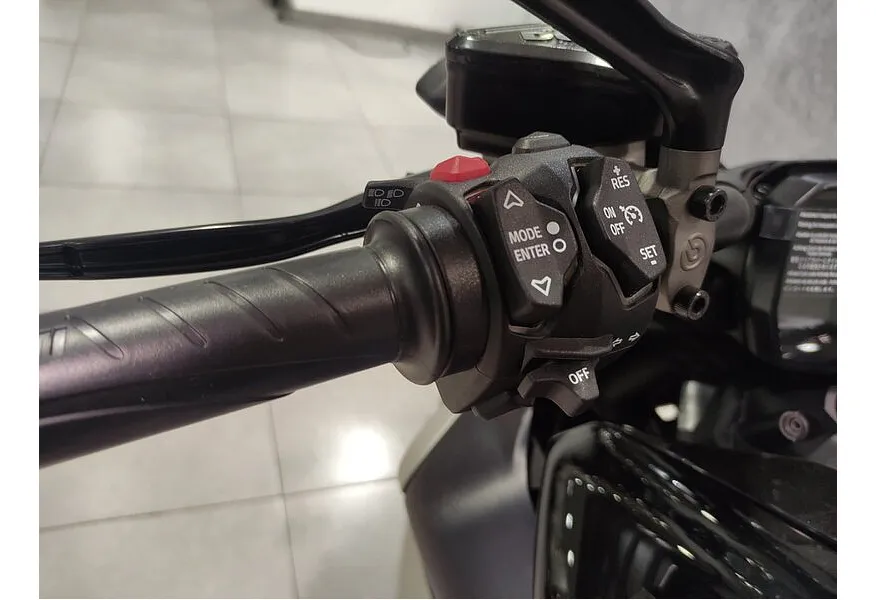 Ducati Diavel V4 1158 см³ (168 л.с.) (168) 1158 Черный в АВИЛОН. Слайд №9