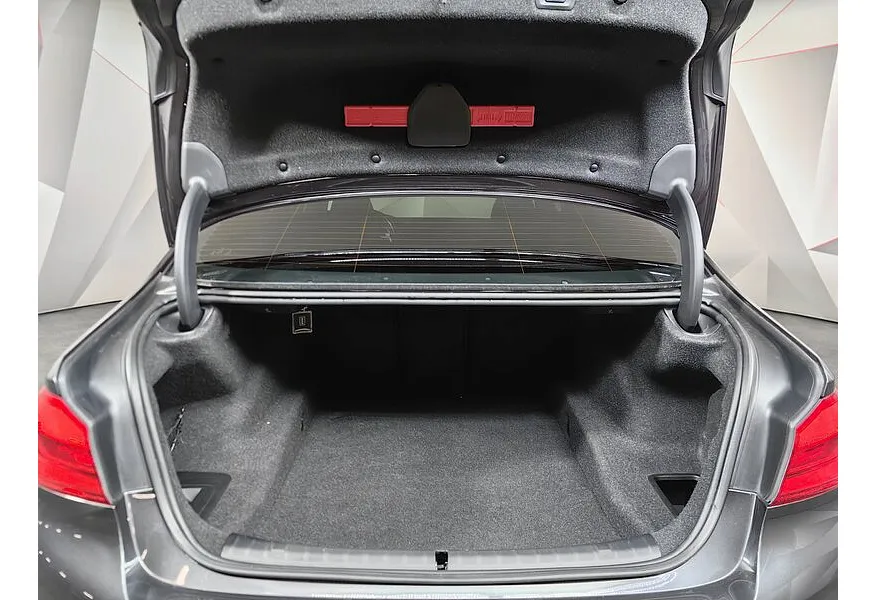 BMW 5 серия 520d xDrive Steptronic (190 л.с.) M Sport Серый в АВИЛОН. Слайд №9