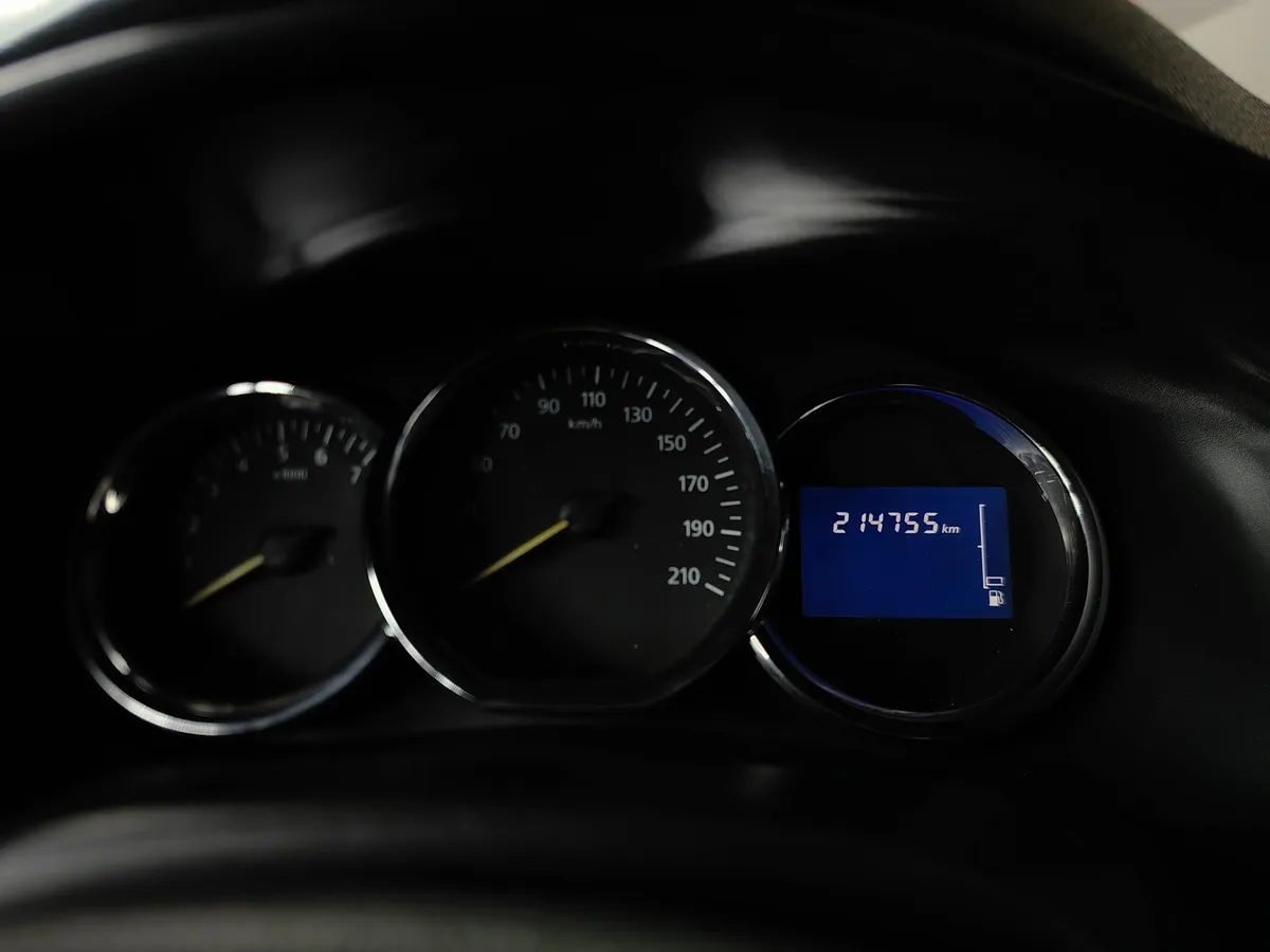 Renault Logan 1.6 MT (82 л.с.) Черный в АВИЛОН. Слайд №15