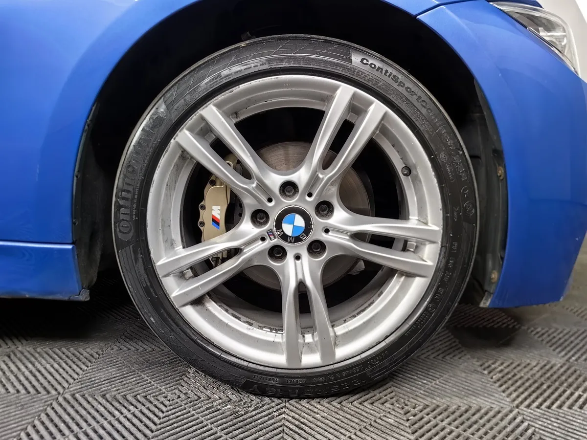 BMW 3 серия 320i xDrive AT (184 л.с.) M Sport Синий в АВИЛОН. Слайд №7