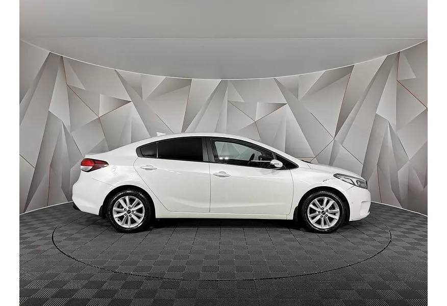 Kia Cerato 1.6 AT (130 л.с.) Comfort Белый в АВИЛОН. Слайд №6