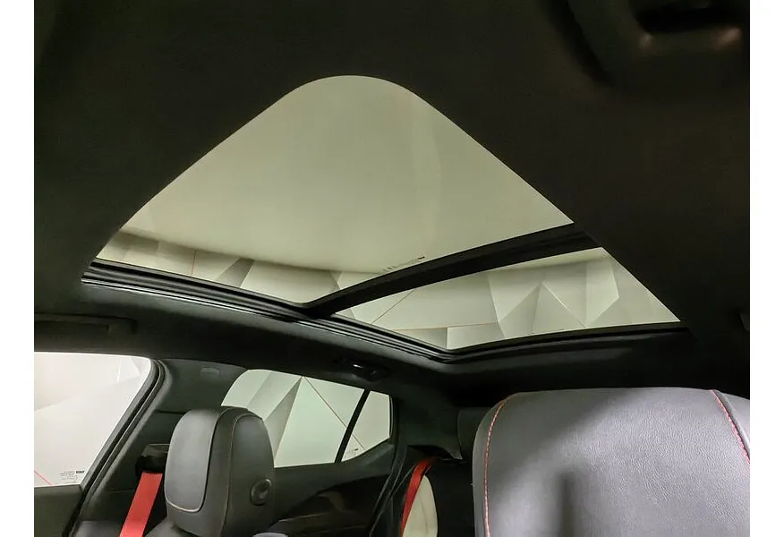 Cadillac GT4 2.0 AT 4WD (230 л.с.) Platinum Красный в АВИЛОН. Слайд №20