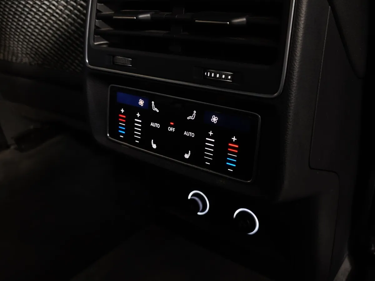Audi Q8 55 TFSI Tiptronic quattro (340 л.с.) Серый в АВИЛОН. Слайд №28