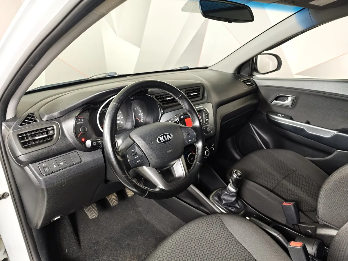 Kia Rio 1.6 MT (123 л.с.) Luxe Белый в АВИЛОН. Слайд №18