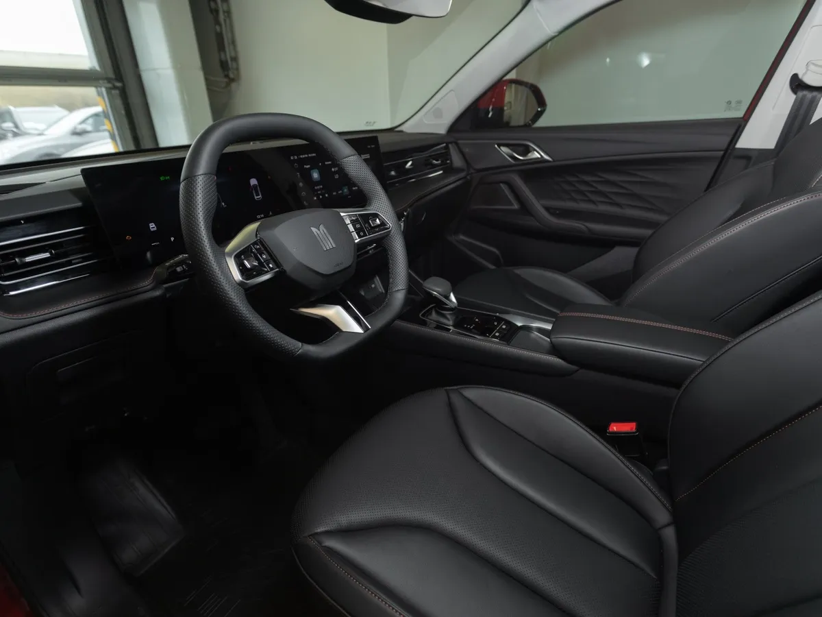 Москвич М70 1.5 DCT FWD (150 л.с.) Драйв Красный в АВИЛОН. Слайд №7
