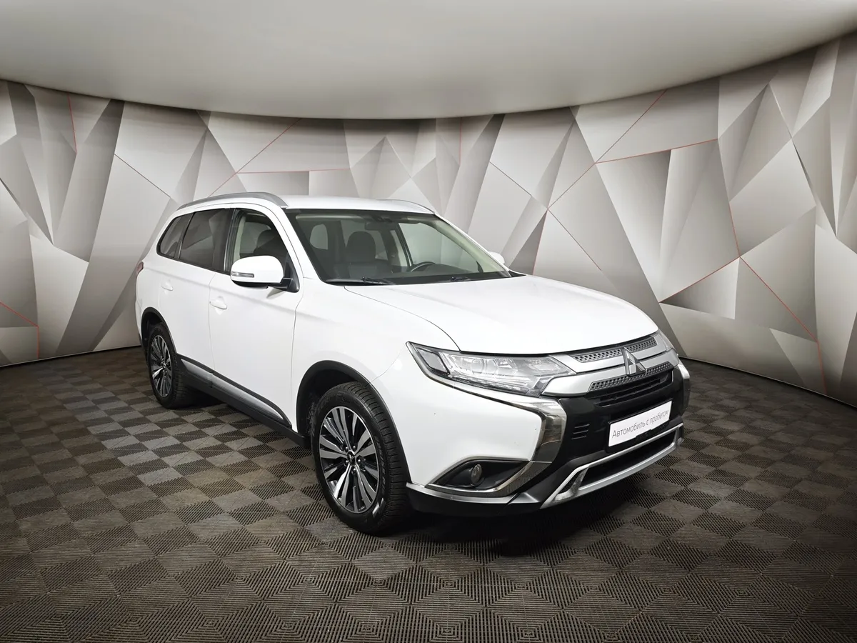 Mitsubishi Outlander 2.0 CVT (146 л.с.) Invite Белый в АВИЛОН. Слайд №3