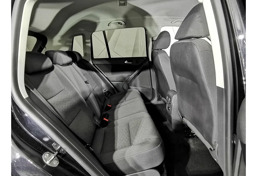 Volkswagen Tiguan 1.4 TSI BlueMotion MT (122 л.с.) Trend & Fun Черный в АВИЛОН. Слайд №17