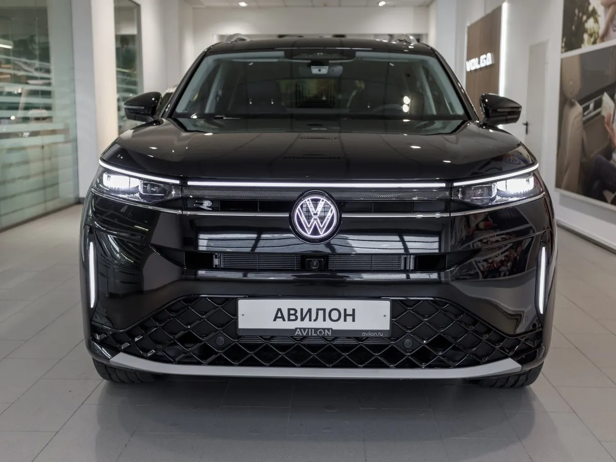 Volkswagen Tavendor 2.0 DSG 4WD (272 л.с.) Р-Лайн Тоуринг Черный в АВИЛОН. Слайд №3