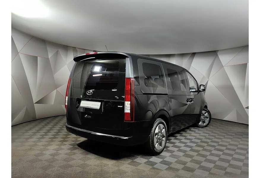 Hyundai Staria 2.2 CRDi 8AT 4WD (177 л.с.) 9 мест High-Tech + Электропривод багажника Черный в АВИЛОН. Слайд №2