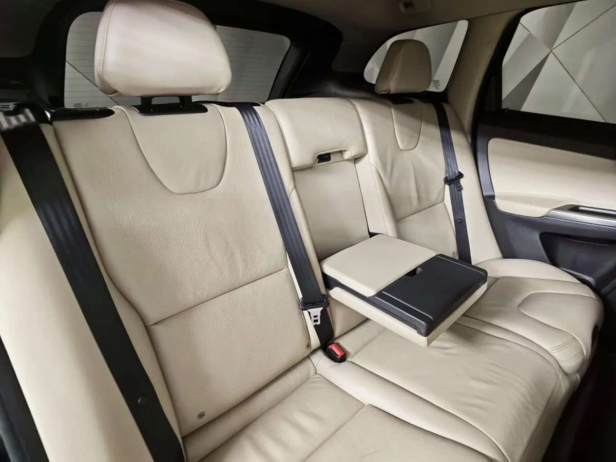 Volvo XC60 2.4 D Geartronic AWD (163 л.с.) Черный в АВИЛОН. Слайд №16
