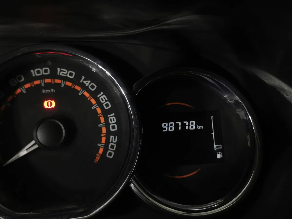 ВАЗ (Lada) Largus 1.6 MT 16 кл (5 мест) (102 л.с.) Коричневый в АВИЛОН. Слайд №17
