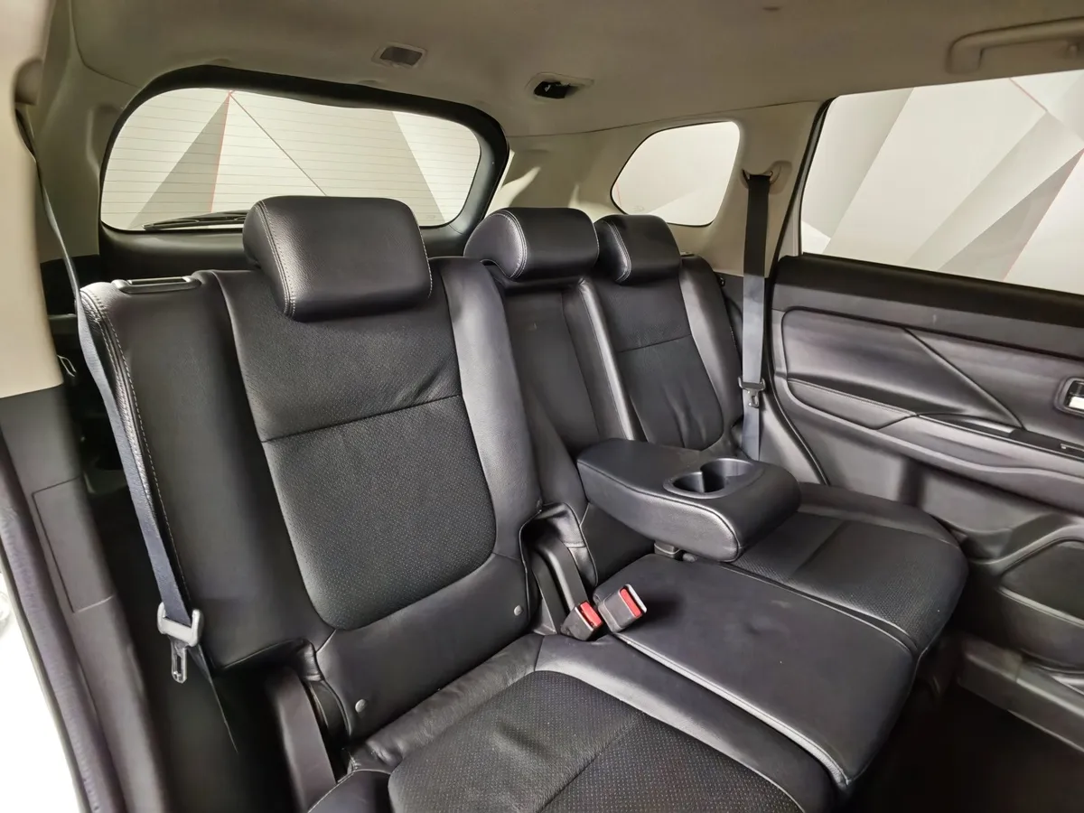 Mitsubishi Outlander 2.0 CVT 4WD (146 л.с.) Instyle E29 Белый в АВИЛОН. Слайд №16