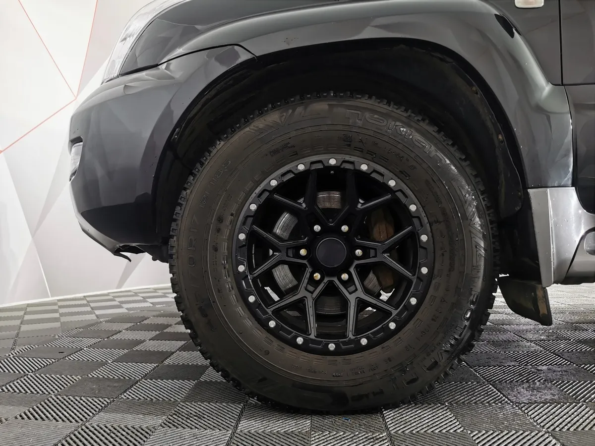 Toyota Land Cruiser Prado 4.0 AT (249 л.с.) Черный в АВИЛОН. Слайд №9