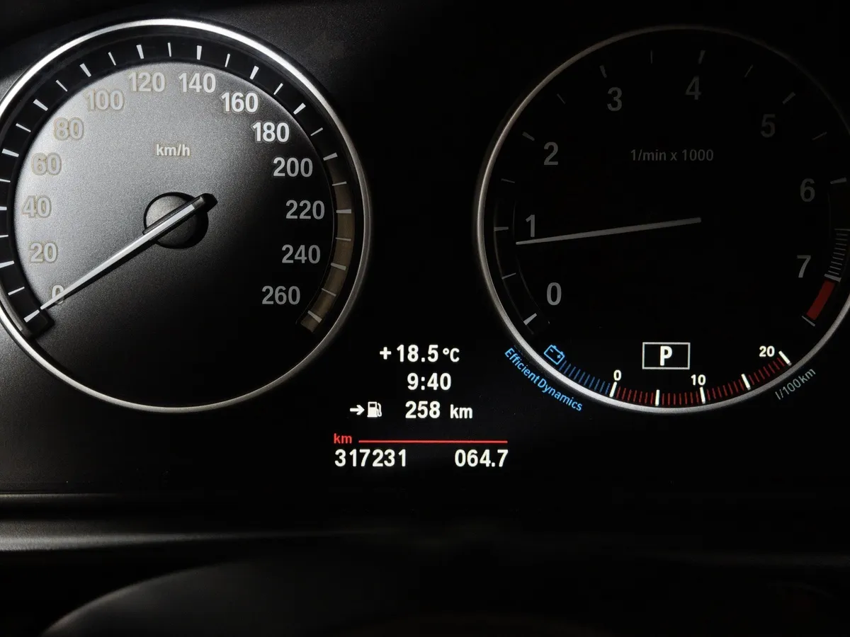 BMW 5 серия 528i xDrive Steptronic (245 л.с.) Черный в АВИЛОН. Слайд №13