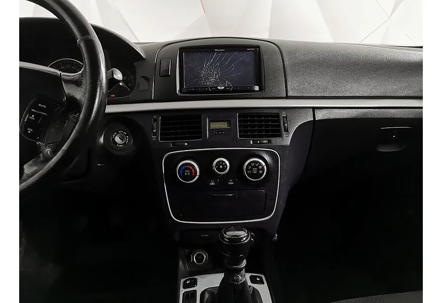 Hyundai Sonata 2.0 MT (144 л.с.) Серебристый в АВИЛОН. Слайд №15