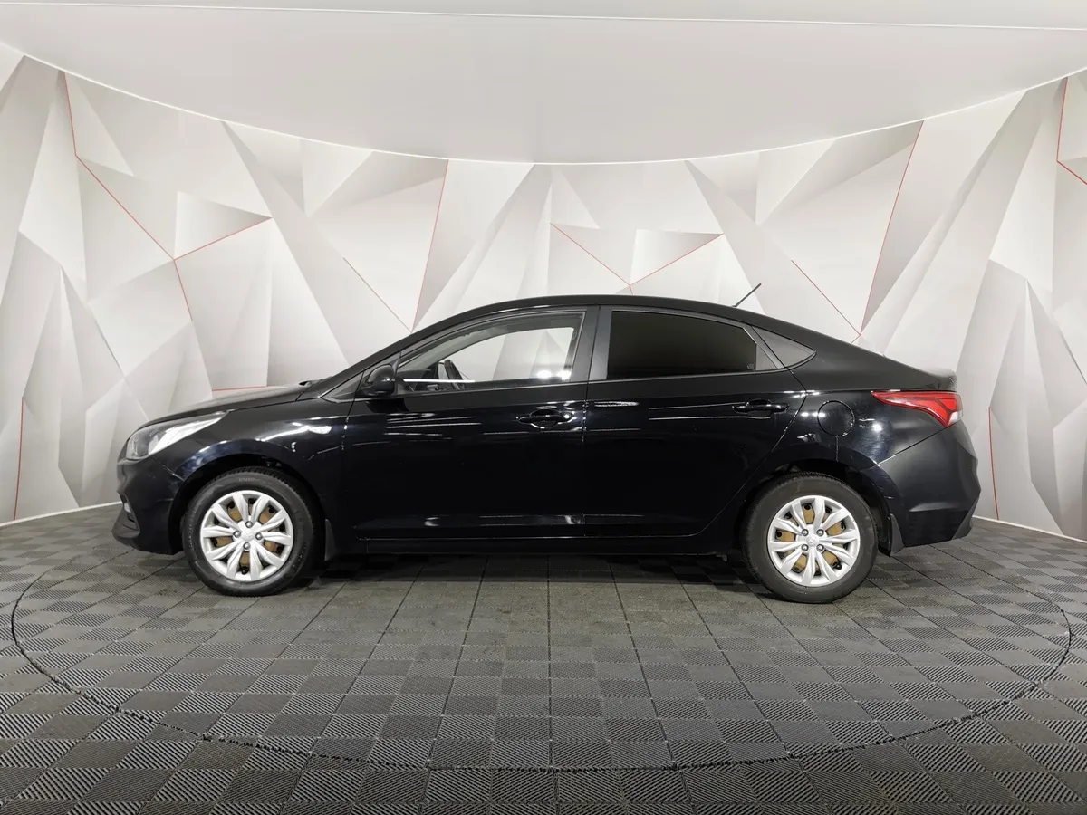 Hyundai Solaris 1.6 AT (123 л.с.) Comfort + Advanced + Winter Черный в АВИЛОН. Слайд №5
