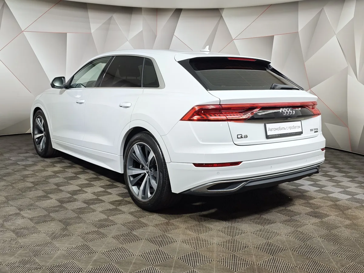 Audi Q8 55 TFSI Tiptronic quattro (340 л.с.) Белый в АВИЛОН. Слайд №4