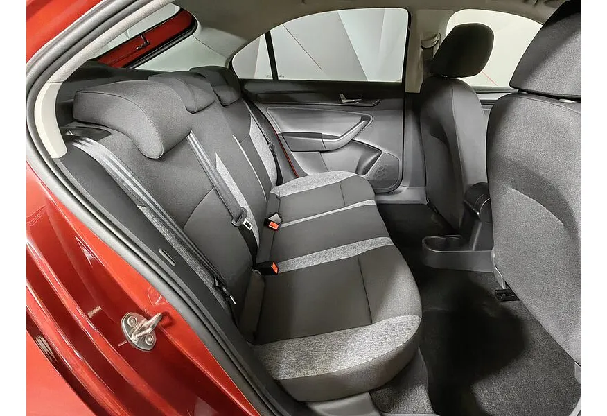 Skoda Rapid 1.6 MT (90 л.с.) Красный в АВИЛОН. Слайд №13