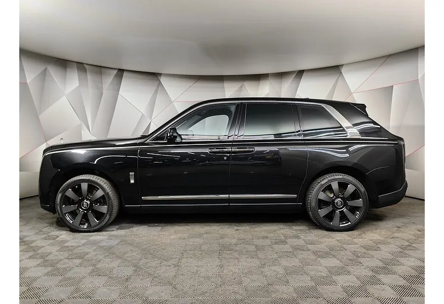 Rolls-Royce Cullinan 6.75 AT AWD (571 л.с.) Individual Черный в АВИЛОН. Слайд №5