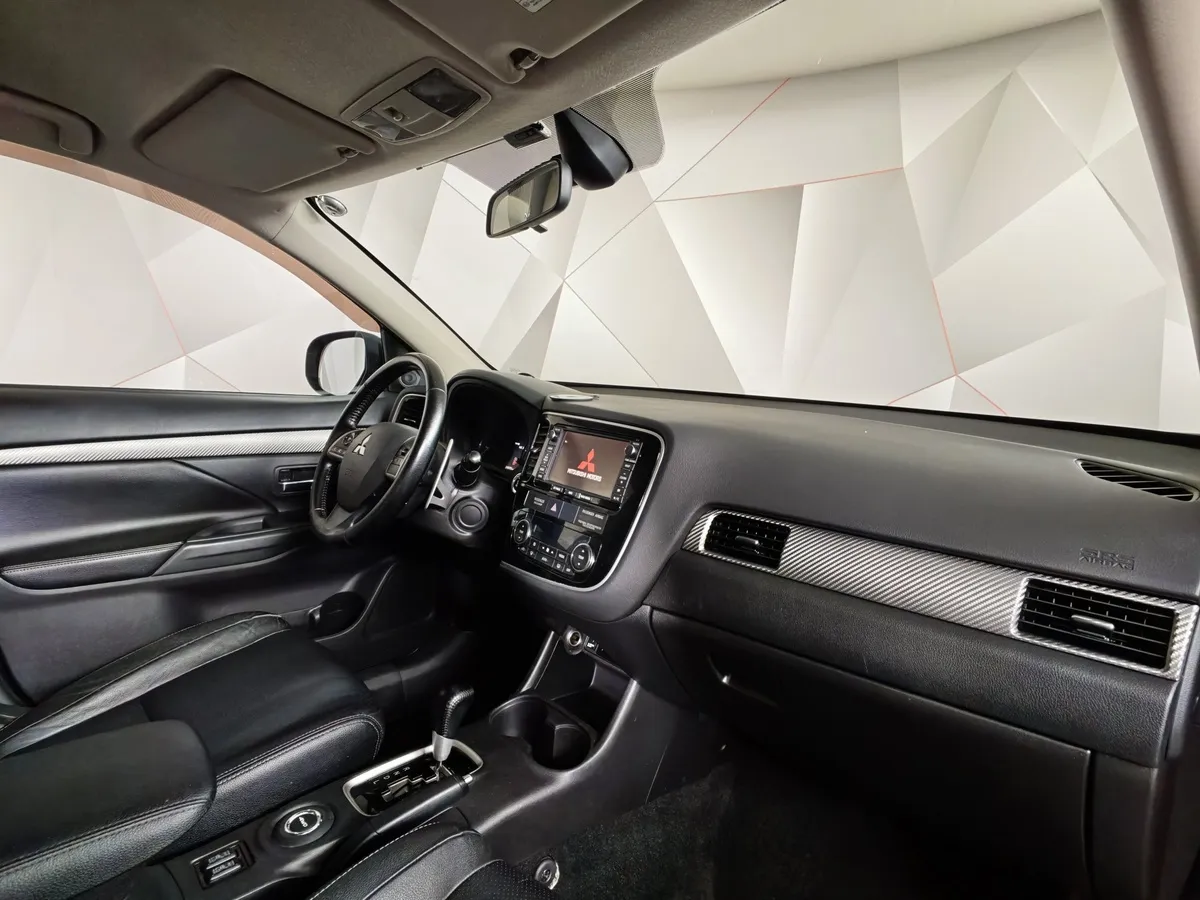 Mitsubishi Outlander 2.4 MIVEC CVT 4WD (167 л.с.) Ultimate Plus Серебристый в АВИЛОН. Слайд №13