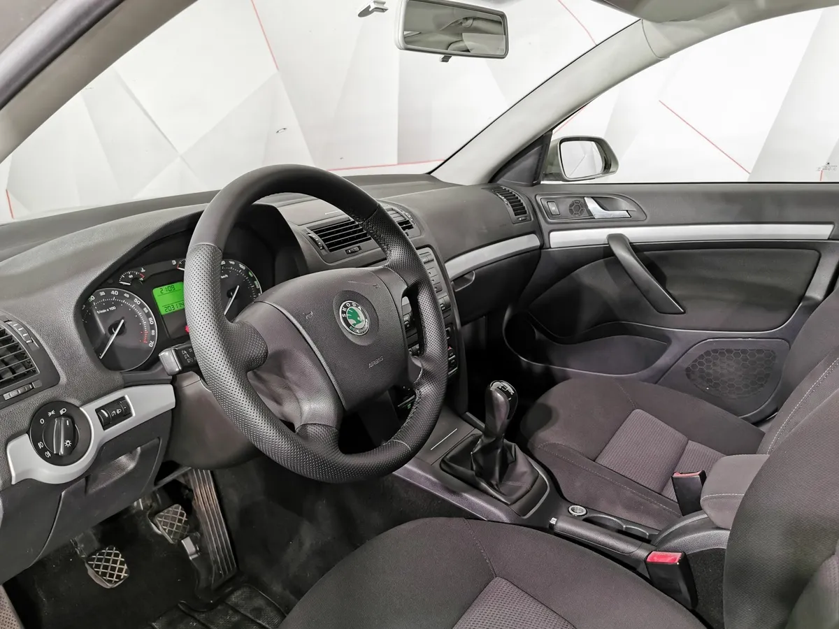 Skoda Octavia 1.6 FSI MT (115 л.с.) Серый в АВИЛОН. Слайд №18