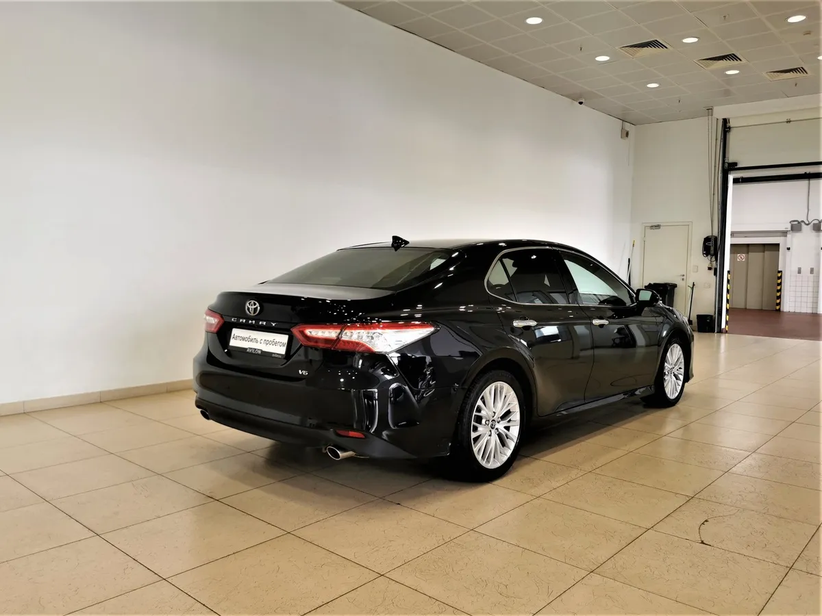 Toyota Camry 3.5 AT (249 л.с.) Черный в АВИЛОН. Слайд №2