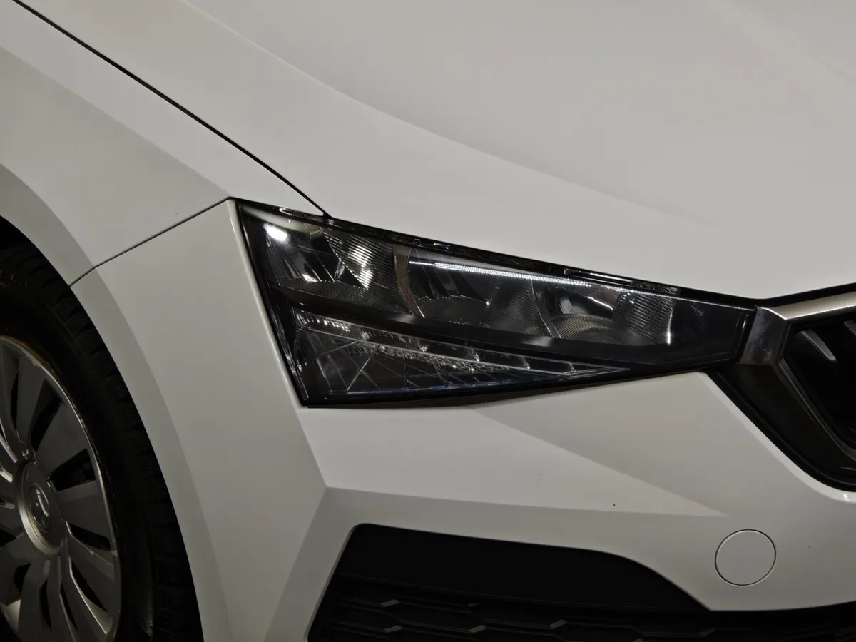 Skoda Rapid 1.6 AT (110 л.с.) Белый в АВИЛОН. Слайд №10