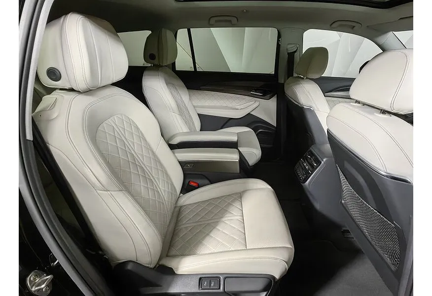 Audi Q6 2.5 TFSI S-tronic quattro (299 л.с.) Roadjet Cloud Type Feather Forest Suit Черный в АВИЛОН. Слайд №16