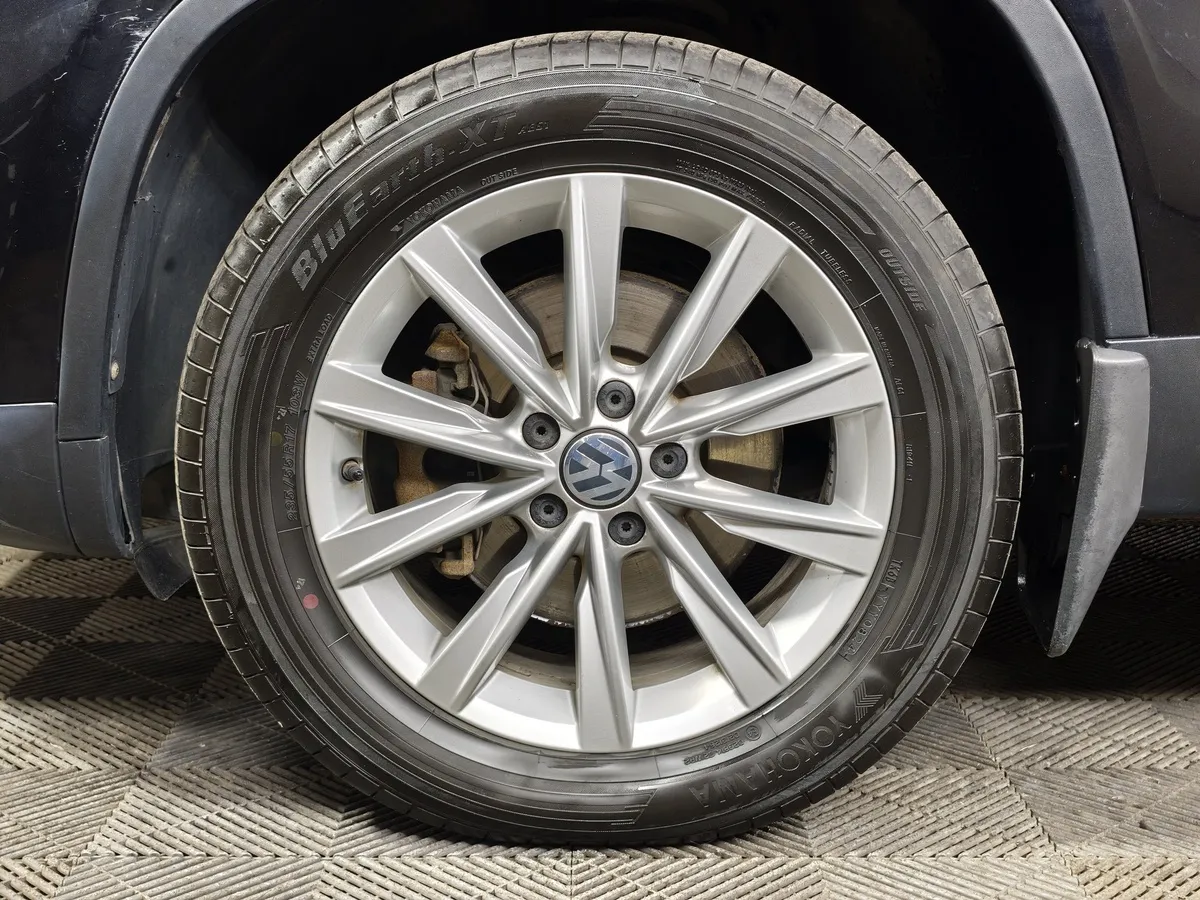 Volkswagen Tiguan 2.0 TSI 4Motion AT (170 л.с.) Sport&Style Черный в АВИЛОН. Слайд №9