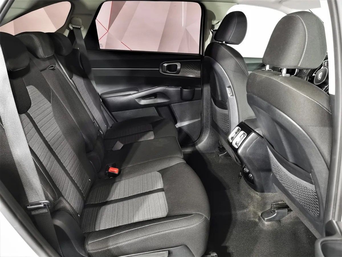 Kia Sorento 2.5 MPI 4WD AT (180 л.с.) Comfort Белый в АВИЛОН. Слайд №14