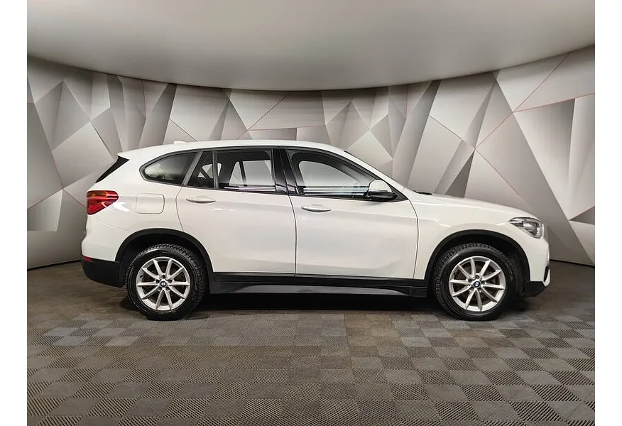 BMW X1 18i sDrive AT (136 л.с.) Белый в АВИЛОН. Слайд №6