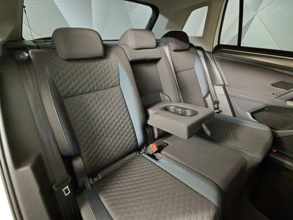 Volkswagen Tiguan 1.4 TSI BlueMotion DSG (150 л.с.) Highline Белый в АВИЛОН. Слайд №17