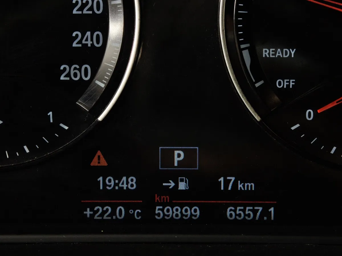BMW X2 20i xDrive AT (192 л.с.) M Sport Золотой в АВИЛОН. Слайд №13