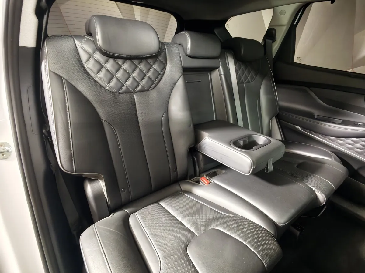 Hyundai Santa Fe 3.5 AWD 8AT (249 л.с.) High-Tech Exclusive Белый в АВИЛОН. Слайд №17