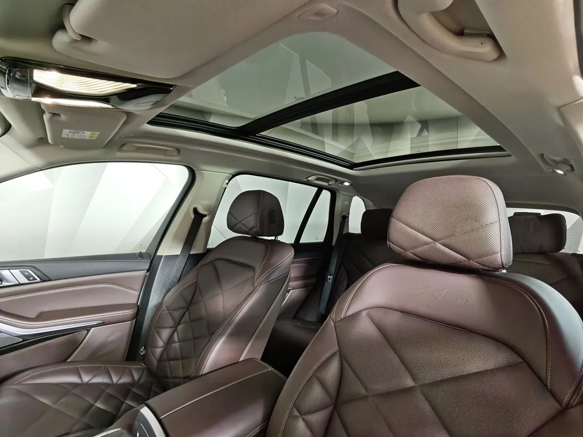 BMW X5 xDrive50i Steptronic (462 л.с.) Серый в АВИЛОН. Слайд №17
