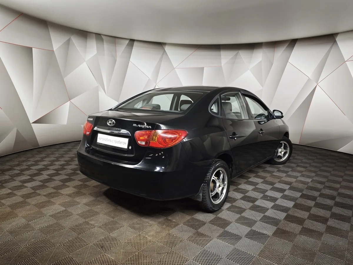 Hyundai Elantra 1.6 MT (105 л.с.) Черный в АВИЛОН. Слайд №2