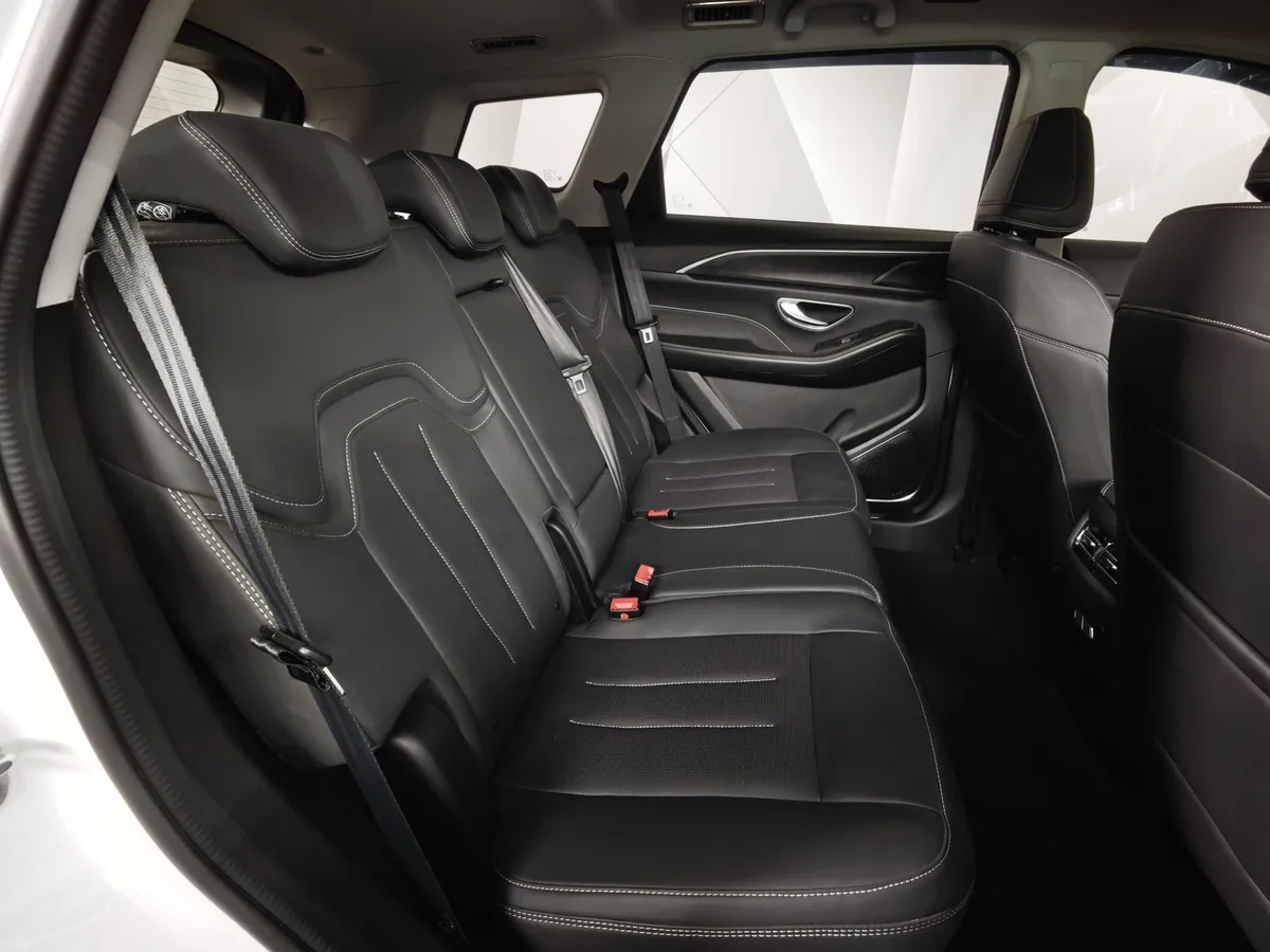 JETOUR X90 Plus 1.6T 7DCT 2WD (190 л.с.) Luxury Белый в АВИЛОН. Слайд №15