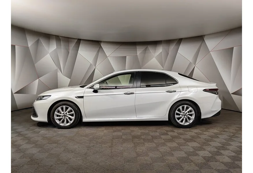Toyota Camry 2.5 AT (206 л.с.) Ultimate Белый в АВИЛОН. Слайд №5