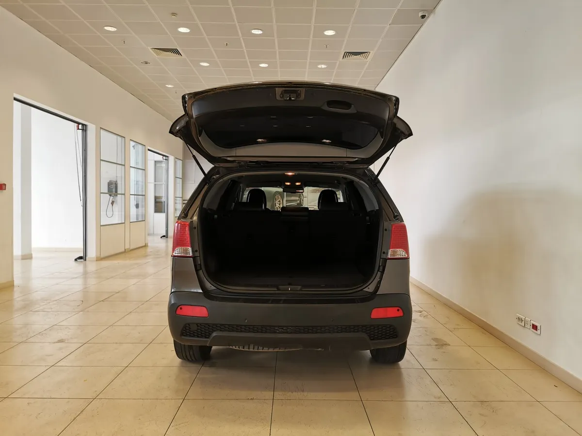 Kia Sorento 2.4 AT 4WD (175 л.с.) Comfort Бежевый в АВИЛОН. Слайд №11