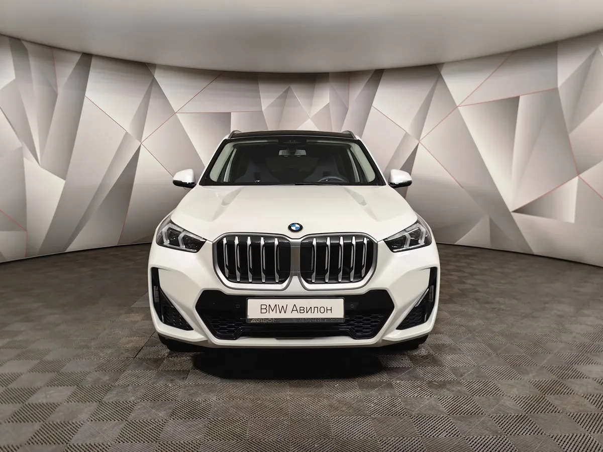 BMW X1 xDrive25 Li (204 л.с.) Белый в АВИЛОН. Слайд №3