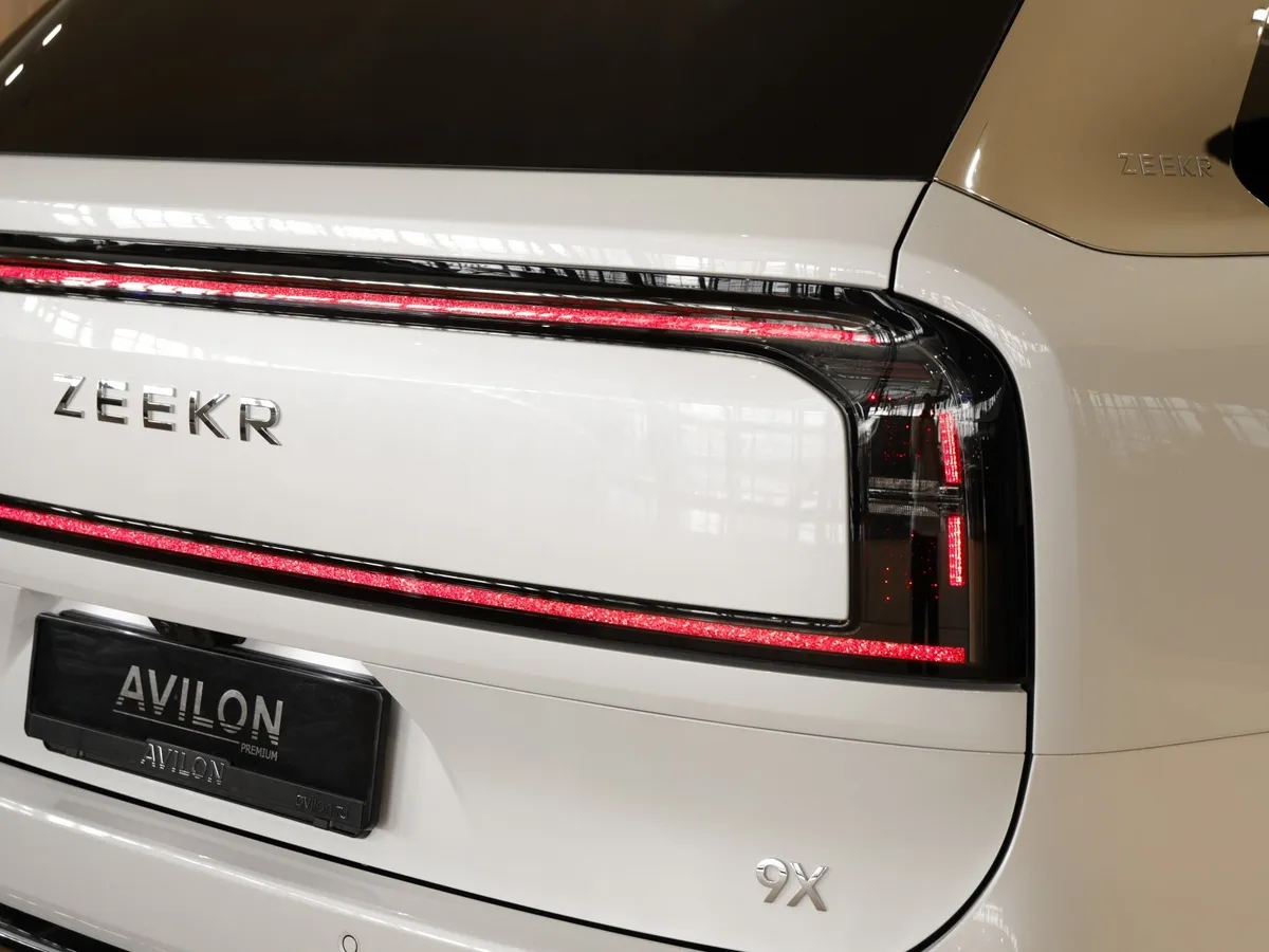 Zeekr 9X 2.0h AT 4WD (1177 л.с.) Max Белый в АВИЛОН. Слайд №14
