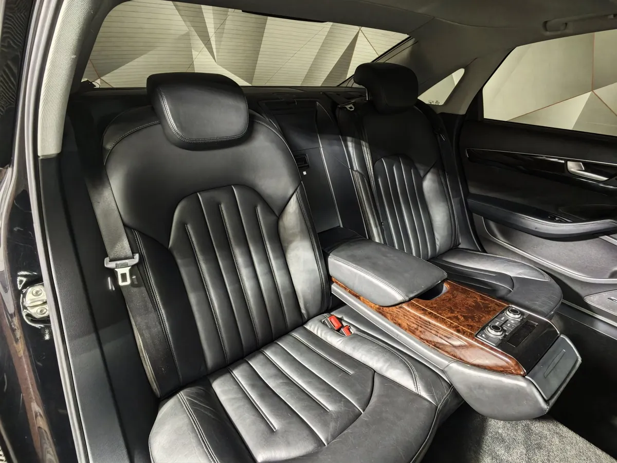 Audi A8 3.0 TFSI quattro tiptronic (290 л.с.) Черный в АВИЛОН. Слайд №17