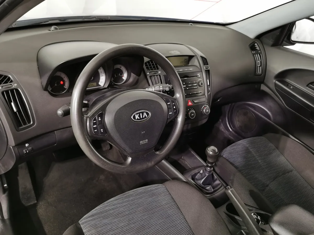 Kia Ceed 1.4 MT (109 л.с.) Синий в АВИЛОН. Слайд №18