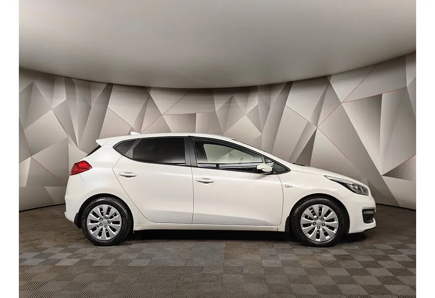 Kia Ceed 1.6 AT (130 л.с.) Comfort Белый в АВИЛОН. Слайд №6