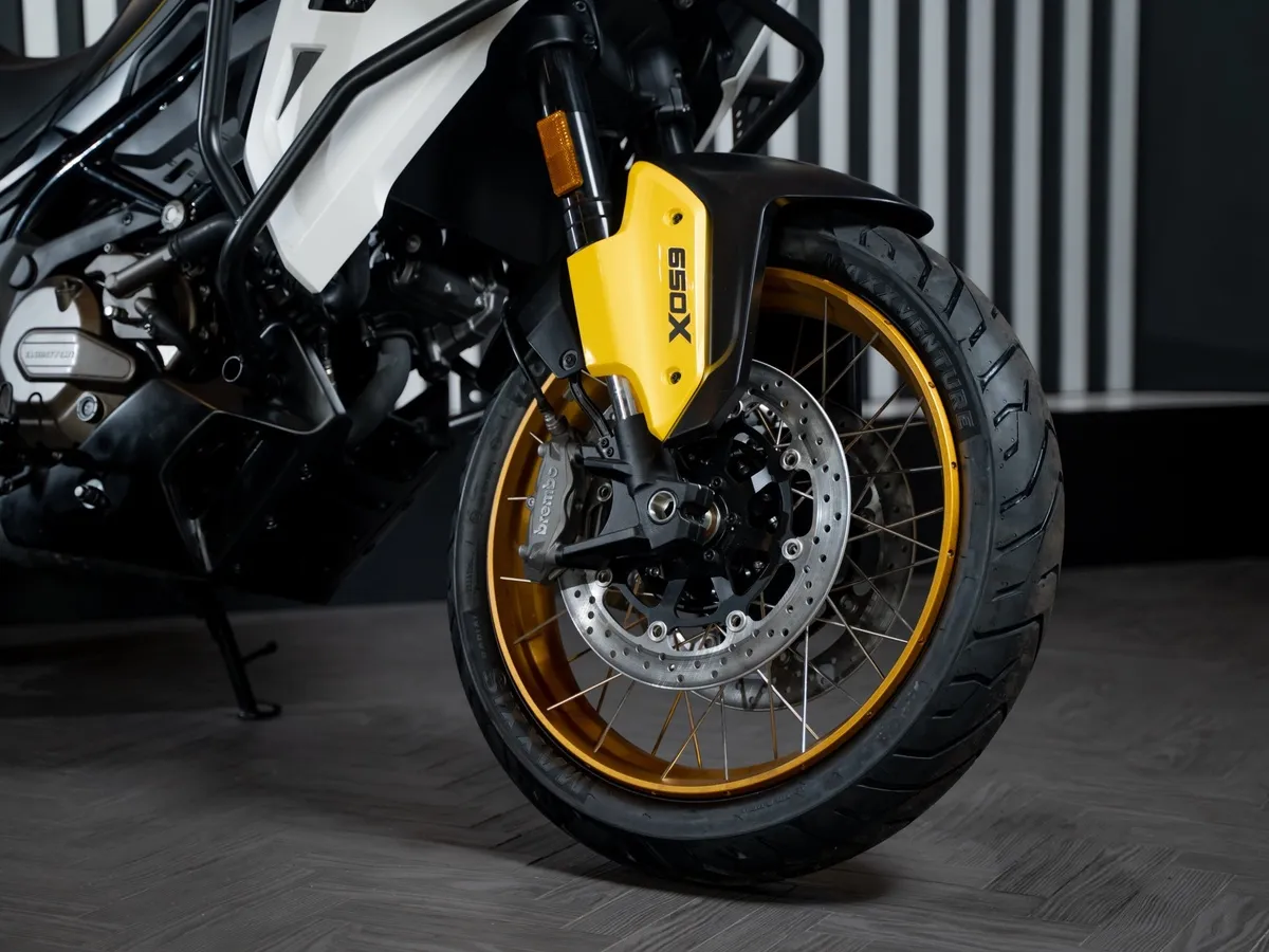 QJMOTOR SVT 650X 650 см³ (76 л.с.) 650 Белый в АВИЛОН. Слайд №13