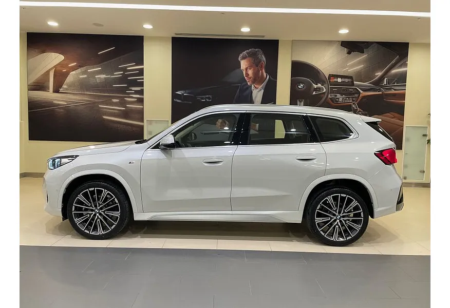 BMW X1 xDrive25 Li (204 л.с.) Белый в АВИЛОН. Слайд №2
