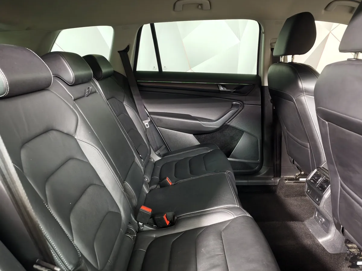 Skoda Kodiaq 2.0 TSI DSG 4X4 (180 л.с.) Белый в АВИЛОН. Слайд №16