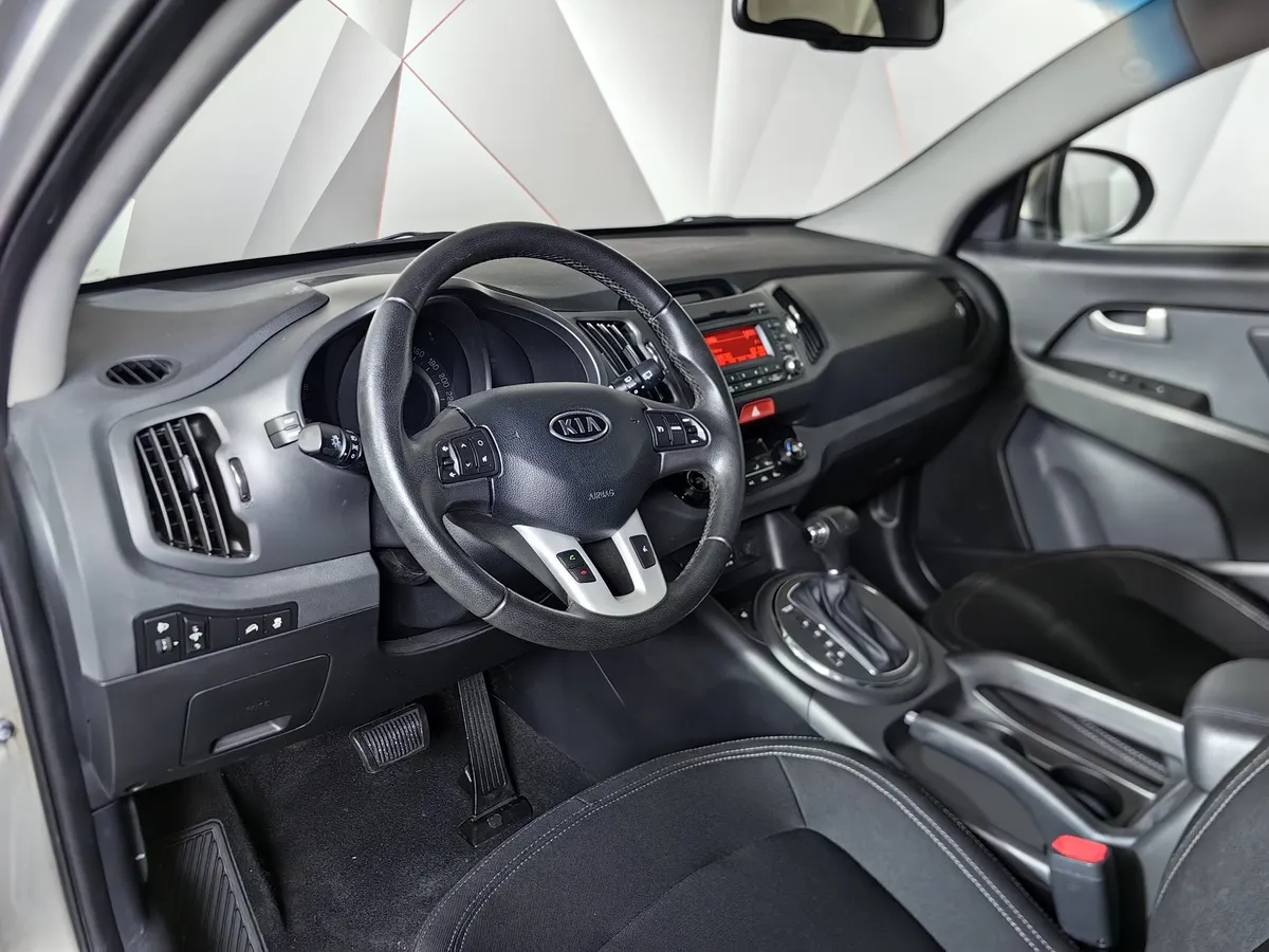 Kia Sportage 2.0 AT (150 л.с.) Серебристый в АВИЛОН. Слайд №18
